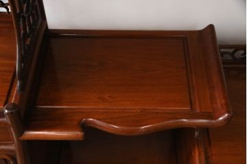 中古　美品　花梨(カリン)材　上質なこだわりの空間づくりにおすすめの飾り棚(茶棚、唐木、戸棚、収納棚、違い棚)(R-068145)