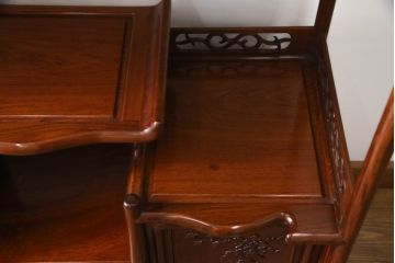 中古　美品　花梨(カリン)材　上質なこだわりの空間づくりにおすすめの飾り棚(茶棚、唐木、戸棚、収納棚、違い棚)(R-068145)