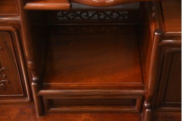 中古　美品　花梨(カリン)材　上質なこだわりの空間づくりにおすすめの飾り棚(茶棚、唐木、戸棚、収納棚、違い棚)(R-068145)