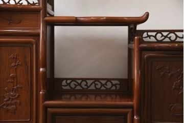 中古　美品　花梨(カリン)材　上質なこだわりの空間づくりにおすすめの飾り棚(茶棚、唐木、戸棚、収納棚、違い棚)(R-068145)