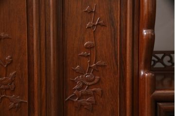中古　美品　花梨(カリン)材　上質なこだわりの空間づくりにおすすめの飾り棚(茶棚、唐木、戸棚、収納棚、違い棚)(R-068145)