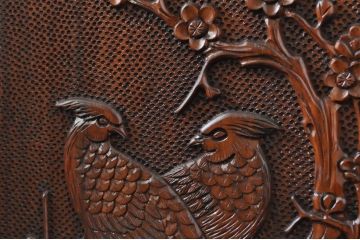 和製ビンテージ　民芸家具　花梨(カリン)材　細部まで施された彫刻のデザインが目を引く大振りのサイドボード(収納棚、飾り棚、戸棚、サイドキャビネット、ヴィンテージ)(R-068146)