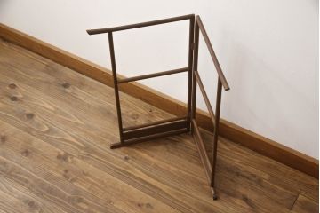 和製アンティーク　総桑材　シンプルなデザインで馴染みやすい小さな衣桁(衣装掛け、タオル掛け)(R-068150)