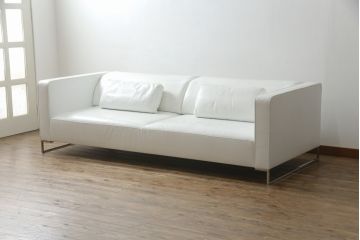 中古　美品　リーン・ロゼ(ligne roset)　Urbani　本革(レザー)　高級感漂う佇まいが魅力の大きな3人掛けソファ(リーンロゼ、三人掛け、3P、トリプルソファ、アームソファ)(R-068153)