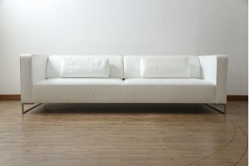中古　美品　リーン・ロゼ(ligne roset)　Urbani　本革(レザー)　高級感漂う佇まいが魅力の大きな3人掛けソファ(リーンロゼ、三人掛け、3P、トリプルソファ、アームソファ)(R-068153)