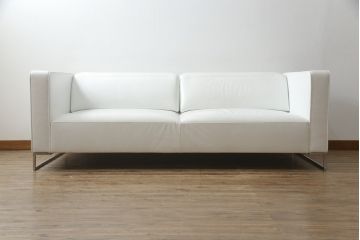 中古　美品　リーン・ロゼ(ligne roset)　Urbani　本革(レザー)　高級感漂う佇まいが魅力の3人掛けソファ(リーンロゼ、三人掛け、3P、トリプルソファ、アームソファ)(R-068154)