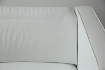 中古　美品　リーン・ロゼ(ligne roset)　Urbani　本革(レザー)　高級感漂う佇まいが魅力の3人掛けソファ(リーンロゼ、三人掛け、3P、トリプルソファ、アームソファ)(R-068154)