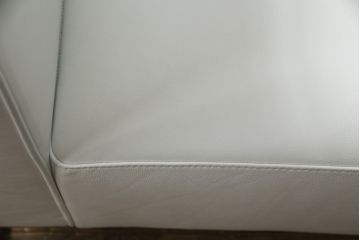 中古　美品　リーン・ロゼ(ligne roset)　Urbani　本革(レザー)　高級感漂う佇まいが魅力の3人掛けソファ(リーンロゼ、三人掛け、3P、トリプルソファ、アームソファ)(R-068154)