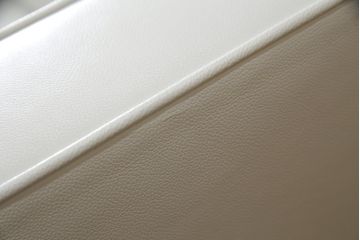 中古　美品　リーン・ロゼ(ligne roset)　Urbani　本革(レザー)　高級感漂う佇まいが魅力の3人掛けソファ(リーンロゼ、三人掛け、3P、トリプルソファ、アームソファ)(R-068154)