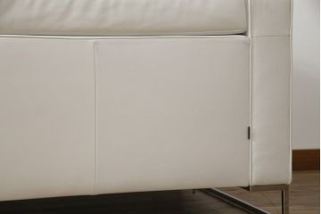 中古　美品　リーン・ロゼ(ligne roset)　Urbani　本革(レザー)　高級感漂う佇まいが魅力の3人掛けソファ(リーンロゼ、三人掛け、3P、トリプルソファ、アームソファ)(R-068154)