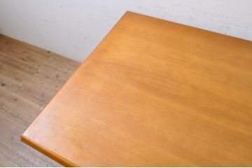 中古　美品　横浜ダニエル(daniel)　挽き物の脚がクラシカルな雰囲気を高めるダイニングテーブル(2人掛け、4人掛け、食卓、作業台)(R-068156)