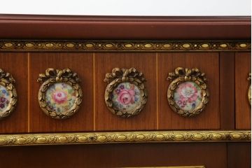 中古　スペイン家具　マリネール(Mariner)　最上級モデル　優美で華やかな装飾が見事なサイドボード(サイドキャビネット、コンソールキャビネット、リビングボード、収納棚、戸棚、店舗什器)(定価約250万円)(R-068159)