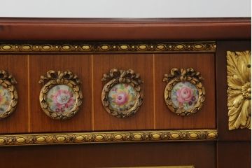 中古　スペイン家具　マリネール(Mariner)　最上級モデル　優美で華やかな装飾が見事なサイドボード(サイドキャビネット、コンソールキャビネット、リビングボード、収納棚、戸棚、店舗什器)(定価約250万円)(R-068159)