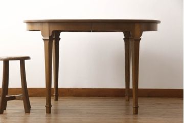 中古　DREXEL HERITAGE(ドレクセルヘリテイジ)　TRYON MANOR(トライオンメナー)　天板のデザインがおしゃれ!気品ある佇まいの伸長式ダイニングテーブル(エクステンションテーブル、2人掛け、4人掛け、6人掛け)(R-068160)