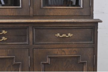 中古　美品　神戸洋家具　永田良介商店　クラシカルで品のある佇まいが美しいキャビネット(カップボード、食器棚、戸棚、収納棚、飾り棚)(R-068161)