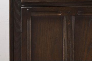 イギリスビンテージ　ERCOL(アーコール)　Old Colonial(オールドコロニアル)　気品と風格が漂うカップボード(食器棚、飾り棚、本棚、ブックシェルフ、戸棚、ヴィンテージ、英国)(R-068168)