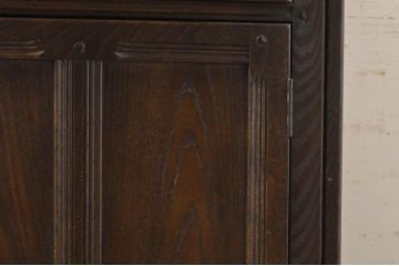 イギリスビンテージ　ERCOL(アーコール)　Old Colonial(オールドコロニアル)　気品と風格が漂うカップボード(食器棚、飾り棚、本棚、ブックシェルフ、戸棚、ヴィンテージ、英国)(R-068168)