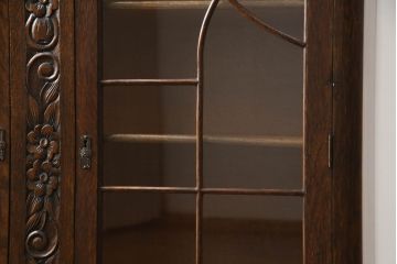 イギリスアンティーク　華やかな彫刻とクラシカルな雰囲気が魅力的なブックケース(本箱、キャビネット、収納棚、戸棚、飾り棚、英国)(R-068170)