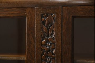 イギリスアンティーク　華やかな彫刻とクラシカルな雰囲気が魅力的なブックケース(本箱、キャビネット、収納棚、戸棚、飾り棚、英国)(R-068170)