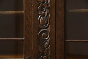 イギリスアンティーク　華やかな彫刻とクラシカルな雰囲気が魅力的なブックケース(本箱、キャビネット、収納棚、戸棚、飾り棚、英国)(R-068170)