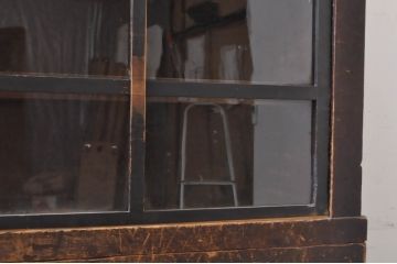 和製アンティーク　檜(ヒノキ)材　格子ガラスが昭和レトロな雰囲気を高める収納棚(水屋箪笥、時代箪笥、茶箪笥、茶棚、食器棚、重ね戸棚、キャビネット、引き出し)(R-068171)