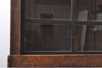和製アンティーク　檜(ヒノキ)材　格子ガラスが昭和レトロな雰囲気を高める水屋箪笥サイドボード(時代箪笥、茶箪笥、茶棚、食器棚、収納棚、戸棚、サイドキャビネット)(R-068172)