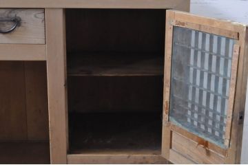 和製アンティーク　ヒノキ(檜)材　和の雰囲気を盛り上げる五尺水屋箪笥サイドボード(食器棚、戸棚、収納棚、サイドキャビネット、引き出し)(R-068176)