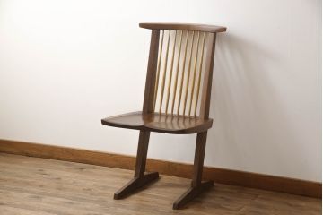中古　ジョージナカシマ　桜製作所　コノイドチェア(CONOID CHAIR)　CN101　スタイリッシュな佇まいのサイドチェア(ジョージ・ナカシマ、板座チェア、ダイニングチェア、椅子、イス)(R-068179)