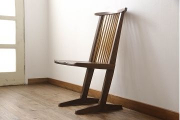 中古　ジョージナカシマ　桜製作所　コノイドチェア(CONOID CHAIR)　CN101　スタイリッシュな佇まいのサイドチェア(ジョージ・ナカシマ、板座チェア、ダイニングチェア、椅子、イス)(R-068179)