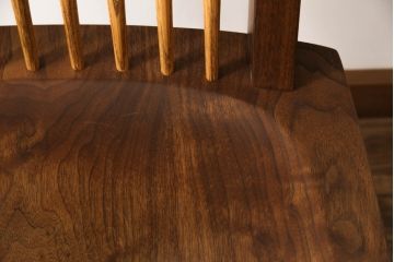 中古　ジョージナカシマ　桜製作所　コノイドチェア(CONOID CHAIR)　CN101　スタイリッシュな佇まいのサイドチェア(ジョージ・ナカシマ、板座チェア、ダイニングチェア、椅子、イス)(R-068179)
