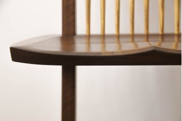 中古　ジョージナカシマ　桜製作所　コノイドチェア(CONOID CHAIR)　CN101　スタイリッシュな佇まいのサイドチェア(ジョージ・ナカシマ、板座チェア、ダイニングチェア、椅子、イス)(R-068179)