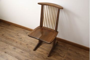 中古　ジョージナカシマ　桜製作所　コノイドチェア(CONOID CHAIR)　CN101　スタイリッシュな佇まいのサイドチェア(ジョージ・ナカシマ、板座チェア、ダイニングチェア、椅子、イス)(R-068180)
