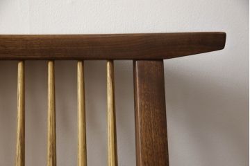 中古　ジョージナカシマ　桜製作所　コノイドチェア(CONOID CHAIR)　CN101　スタイリッシュな佇まいのサイドチェア(ジョージ・ナカシマ、板座チェア、ダイニングチェア、椅子、イス)(R-068180)