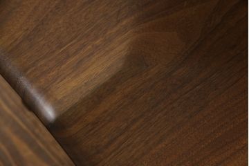 中古　ジョージナカシマ　桜製作所　コノイドチェア(CONOID CHAIR)　CN101　スタイリッシュな佇まいのサイドチェア(ジョージ・ナカシマ、板座チェア、ダイニングチェア、椅子、イス)(R-068180)