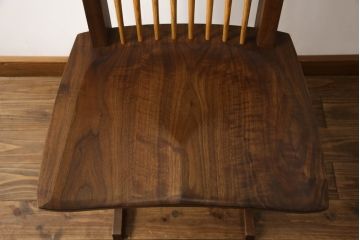 中古　ジョージナカシマ　桜製作所　コノイドチェア(CONOID CHAIR)　CN101　スタイリッシュな佇まいのサイドチェア(ジョージ・ナカシマ、板座チェア、ダイニングチェア、椅子、イス)(R-068181)