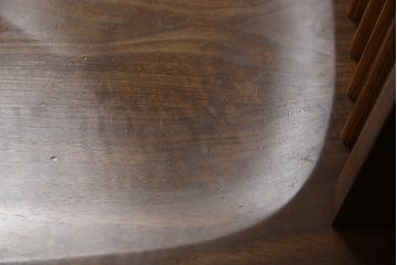 中古　ジョージナカシマ　桜製作所　コノイドチェア(CONOID CHAIR)　CN101　スタイリッシュな佇まいのサイドチェア(ジョージ・ナカシマ、板座チェア、ダイニングチェア、椅子、イス)(R-068181)