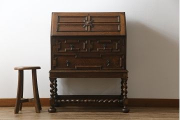 イギリスアンティーク　オーク材　ツイストレッグ　上品な佇まいが魅力のライティングビューロー(ライティングデスク、簿記机、ワークデスク、在宅用、在宅ワーク用、英国)(R-068182)