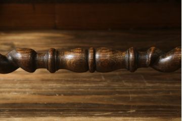 イギリスアンティーク　オーク材　ツイストレッグ　上品な佇まいが魅力のライティングビューロー(ライティングデスク、簿記机、ワークデスク、在宅用、在宅ワーク用、英国)(R-068182)