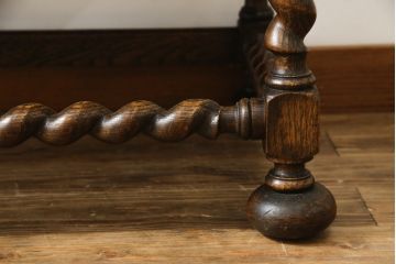 イギリスアンティーク　オーク材　ツイストレッグ　上品な佇まいが魅力のライティングビューロー(ライティングデスク、簿記机、ワークデスク、在宅用、在宅ワーク用、英国)(R-068182)