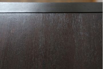 和製アンティーク　花梨(カリン)材　落ち着いた色味にシンプルな彫刻が美しい縦型花台(サイドテーブル、エンドテーブル、ナイトテーブル、飾り台)(R-068186)