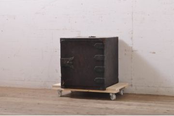 和製アンティーク　古作造り　落ち着いた佇まいが魅力的な杉材の素朴な掛硯型船箪笥(懸硯型、舟箪笥、帳箱、時代箪笥、帳場箪笥、小物収納、小引き出し)(R-068188)