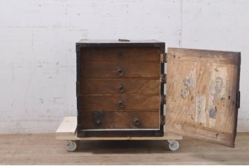 和製アンティーク　古作造り　落ち着いた佇まいが魅力的な杉材の素朴な掛硯型船箪笥(懸硯型、舟箪笥、帳箱、時代箪笥、帳場箪笥、小物収納、小引き出し)(R-068188)