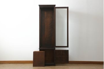 中古　美品　北海道民芸家具　#154　三方ガラス飾り棚　シックな佇まいが魅力の縦型キャビネット(飾り棚、ガラスケース、ショーケース、コレクションケース、キュリオケース、収納棚、戸棚)(R-068189)