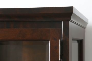 中古　美品　北海道民芸家具　#154　三方ガラス飾り棚　シックな佇まいが魅力の縦型キャビネット(飾り棚、ガラスケース、ショーケース、コレクションケース、キュリオケース、収納棚、戸棚)(R-068189)