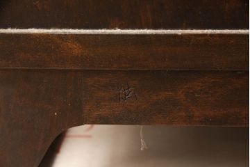 中古　美品　松本民芸家具　どこかレトロな雰囲気も感じる90型茶タンス(サイドボード、戸棚、収納棚)(定価約44万円)(R-068190)