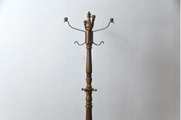 中古　カリモク家具(karimoku)　上品な挽き物加工が施されたポールハンガー(コートハンガー、帽子掛け、店舗什器)(R-068193)