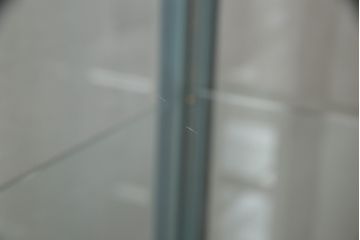 中古　バロッサバレンティ(VARO,S.A. VALENTI)　グリーンカラーが空間のアクセントになる縦型ガラスケース(ショーケース、飾り棚、陳列棚、ガラスキャビネット、店舗什器)(R-068194)