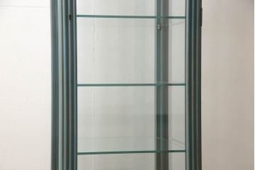 中古　バロッサバレンティ(VARO,S.A. VALENTI)　グリーンカラーが空間のアクセントになる縦型ガラスケース(ショーケース、飾り棚、陳列棚、ガラスキャビネット、店舗什器)(R-068194)