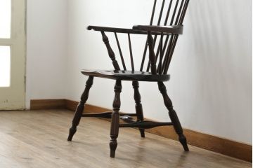 中古　美品　松本民芸家具　シックな色合いとクラシカルな佇まいが魅力のペンシルバニアウィンザーチェア(ウインザーチェア、アームチェア、板座チェア、ダイニングチェア、椅子、イス)(定価約20万円)(R-068196)