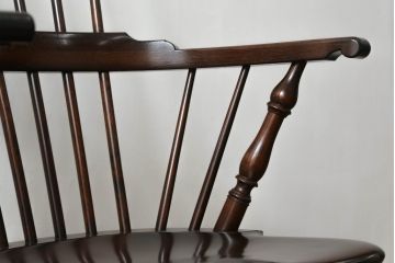 中古　美品　松本民芸家具　シックな色合いとクラシカルな佇まいが魅力のペンシルバニアウィンザーチェア(ウインザーチェア、アームチェア、板座チェア、ダイニングチェア、椅子、イス)(定価約20万円)(R-068196)